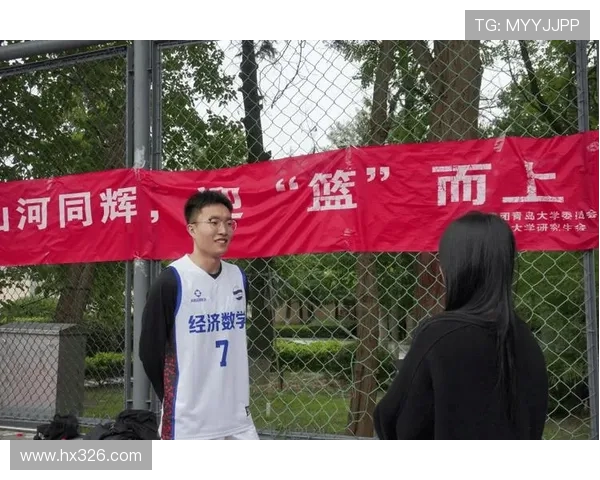 全力以赴迎接挑战 全国高校篮球赛激烈开赛 球员拼搏 展现青春风采