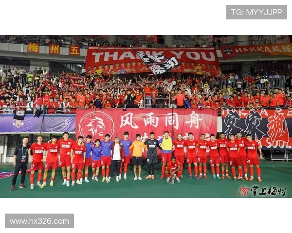 深圳新鹏城主场迎战梅州客家两地劲旅鏖战中超赛场再燃激情